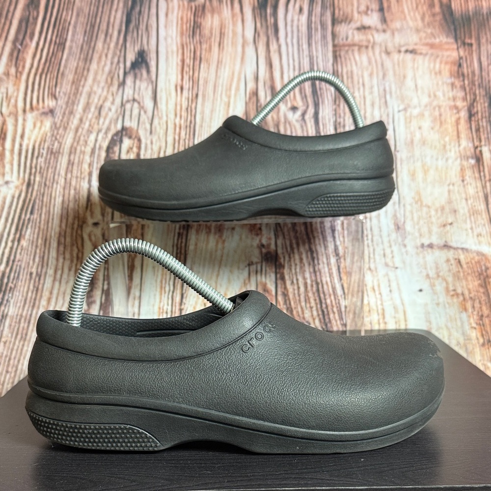 Crocs On The Clock Clogs Unisex Mens Sz 7 Womens Sz 9